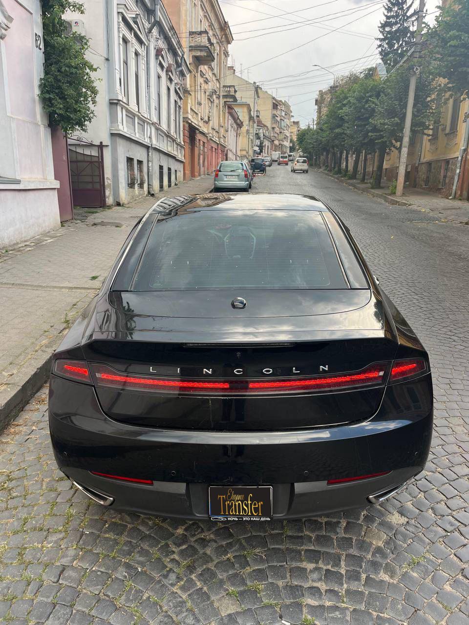 Lincoln Black Interior